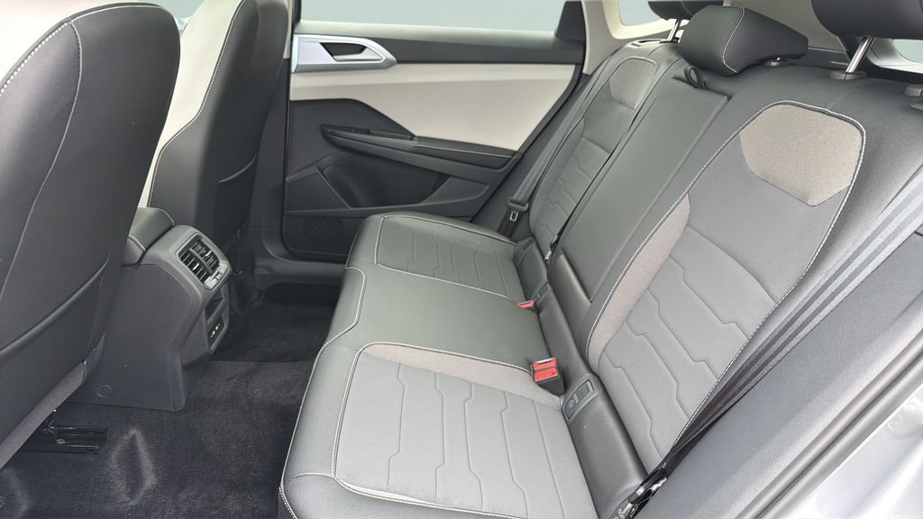 New 2026 Volkswagen Taos SE FWD image 30