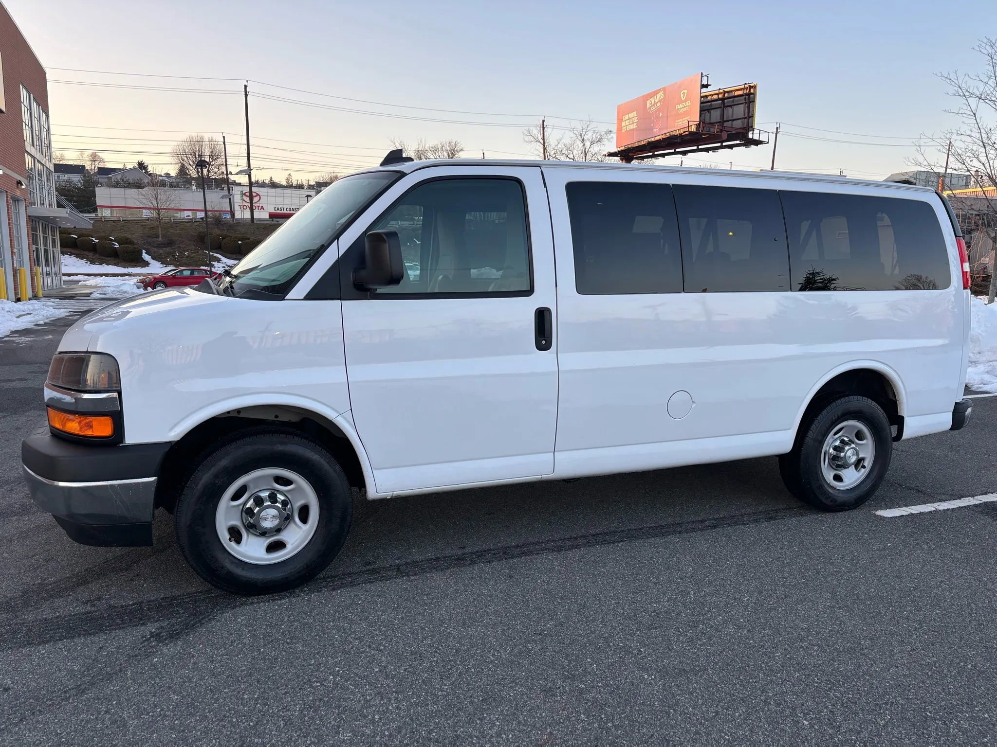 Used 2017 Chevrolet Express 2500 LT w/ LT Preferred Equipment Group RWD image 5