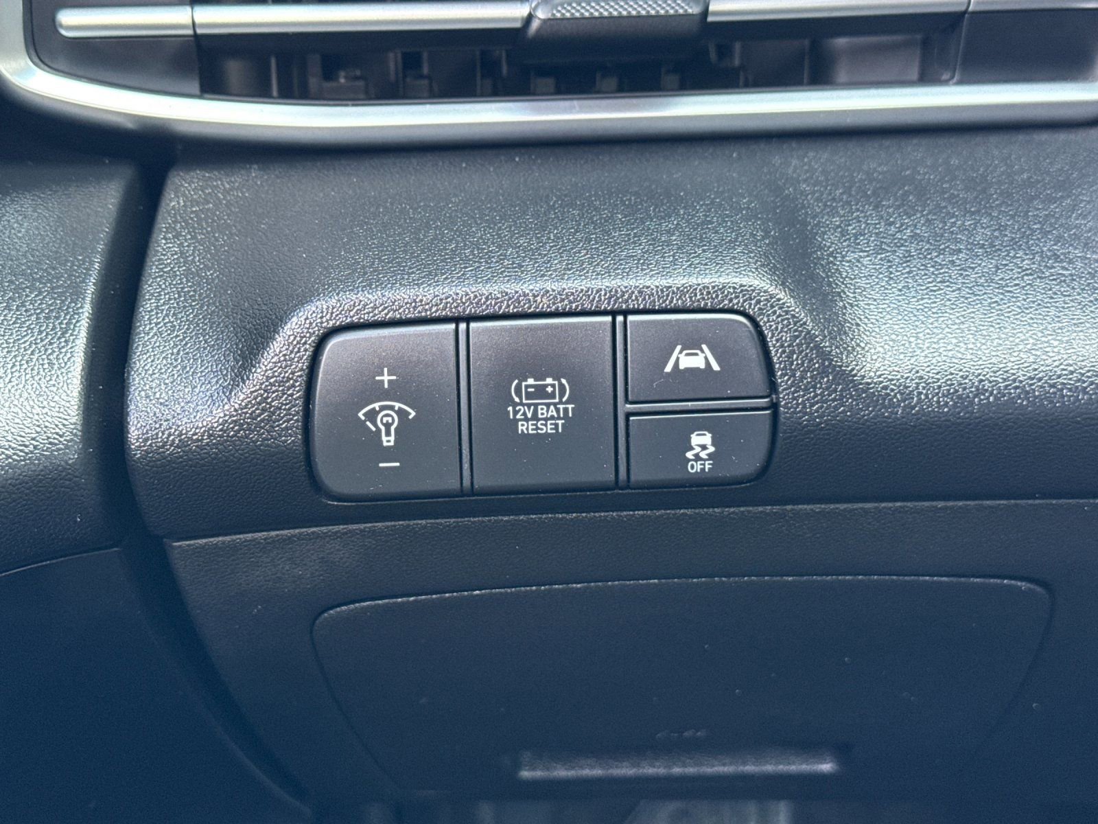 Used 2022 Hyundai Elantra Blue image 28