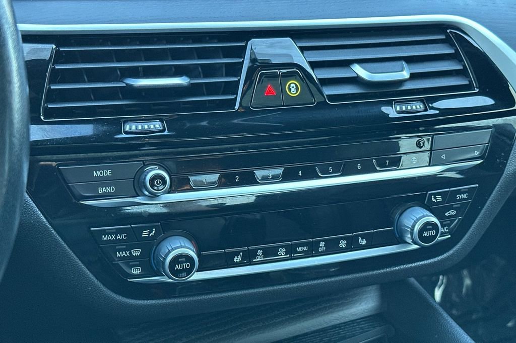 Used 2023 BMW 530e w/ Convenience Package image 22