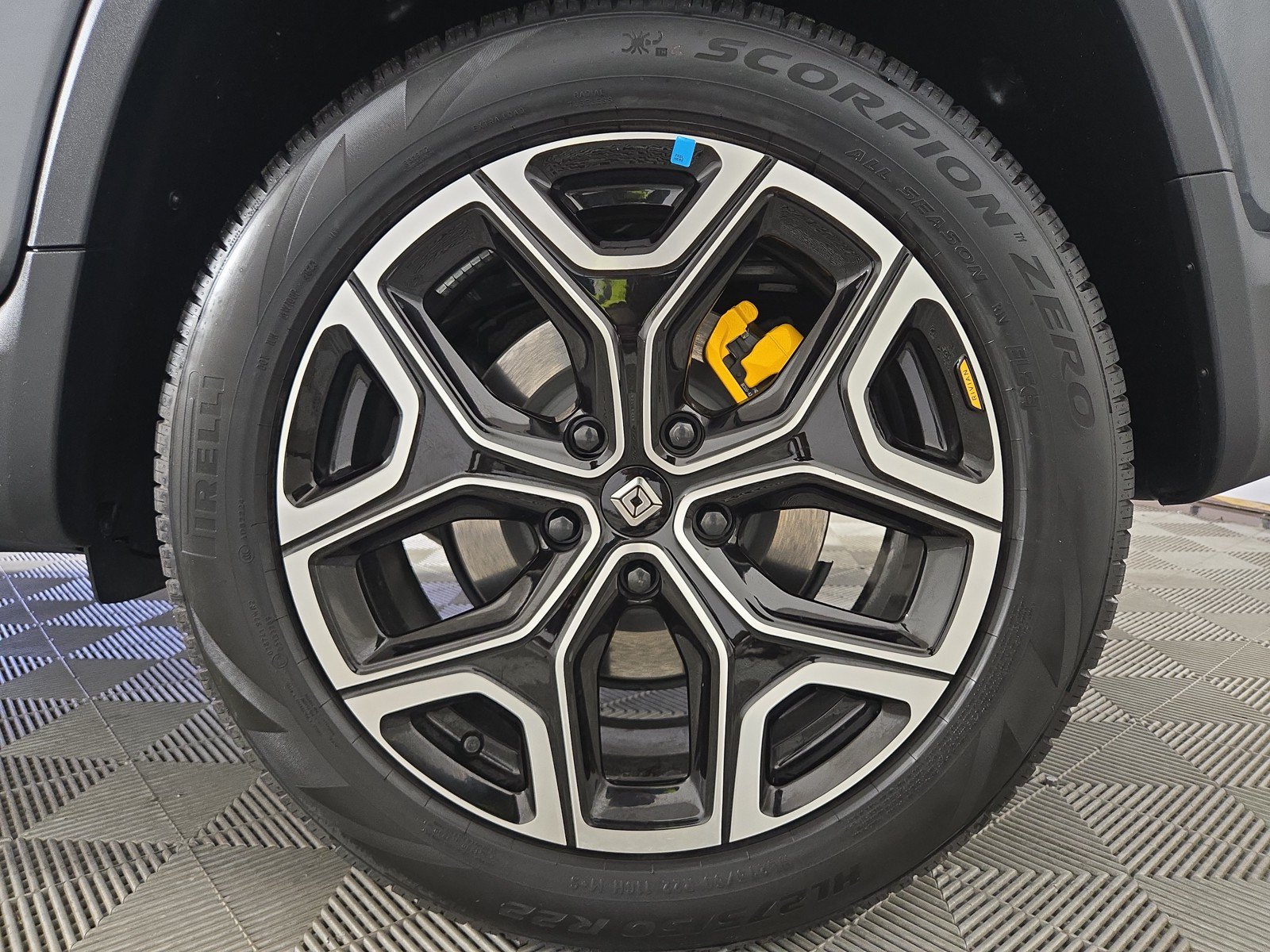 Used 2024 Rivian R1T Adventure AWD/4WD image 10