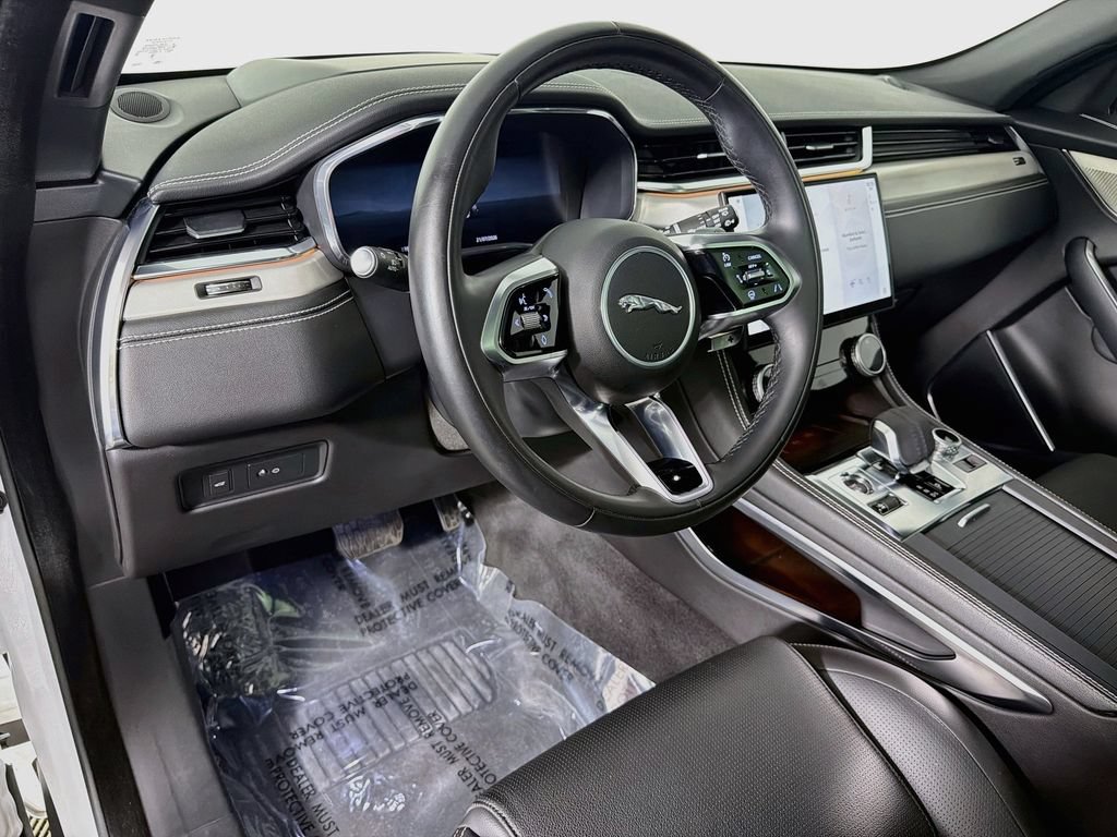Certified 2025 Jaguar F-PACE R-Dynamic S AWD/4WD image 9