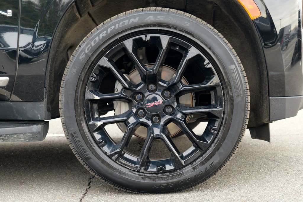 Used 2023 GMC Yukon XL SLT w/ SLT Premium Package image 12