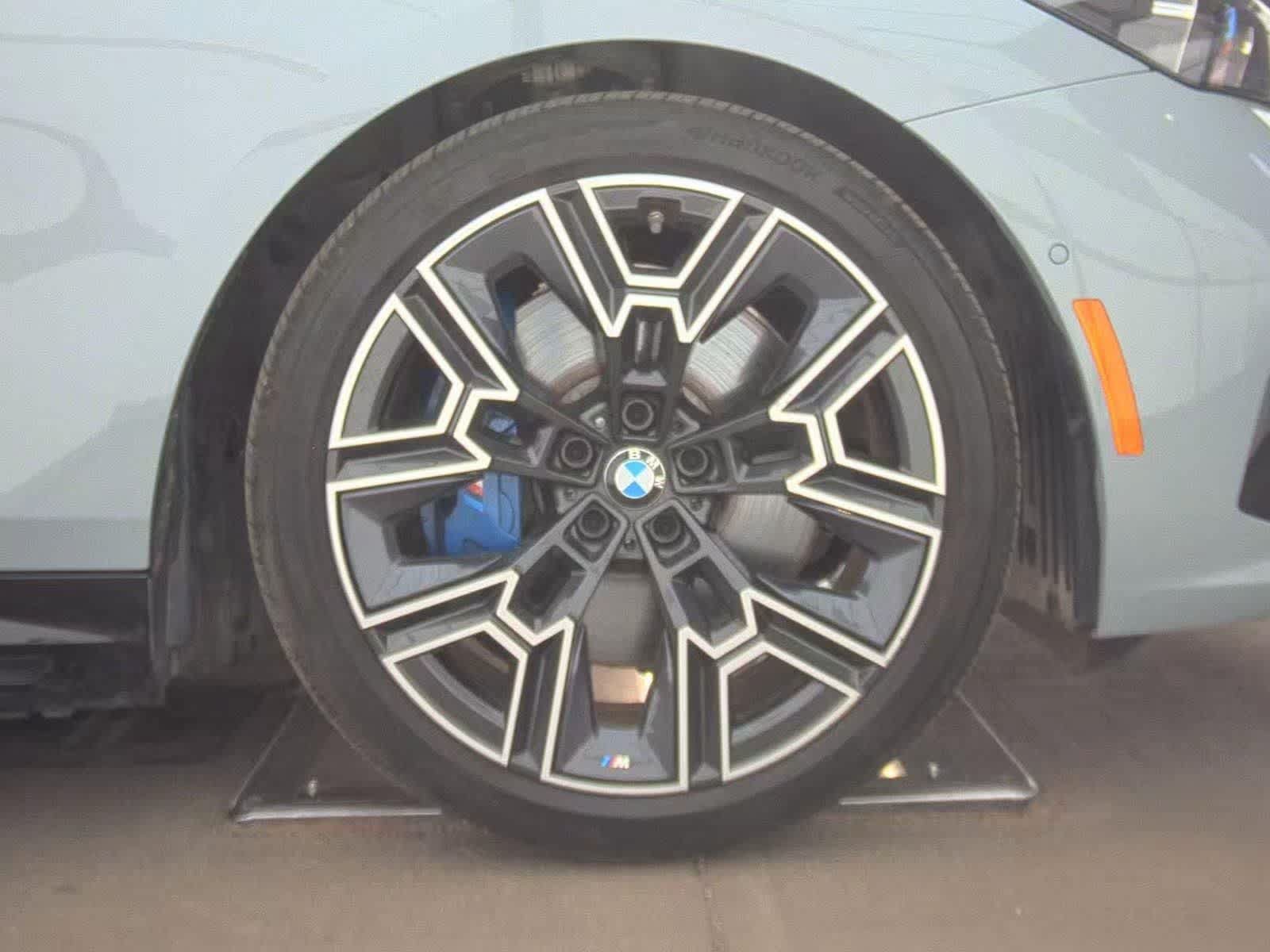 Used 2026 BMW i5 eDrive40 AWD/4WD image 17