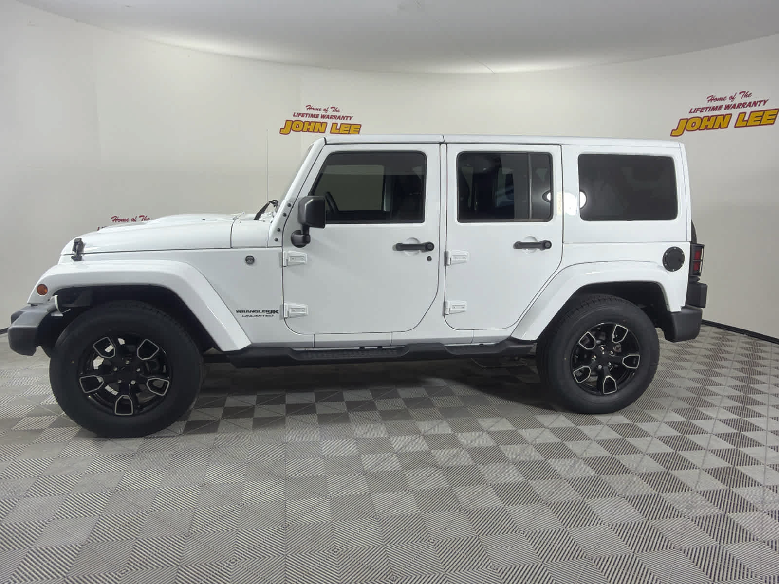 Used 2018 Jeep Wrangler Unlimited Sahara AWD/4WD image 2