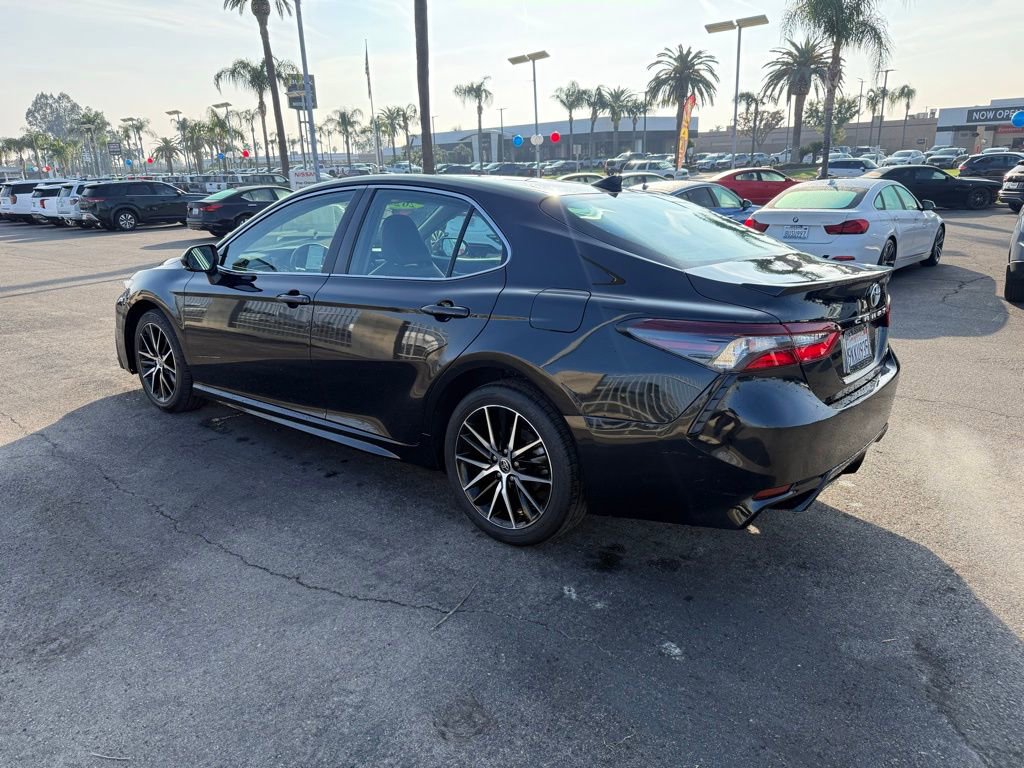 Used 2024 Toyota Camry SE image 4