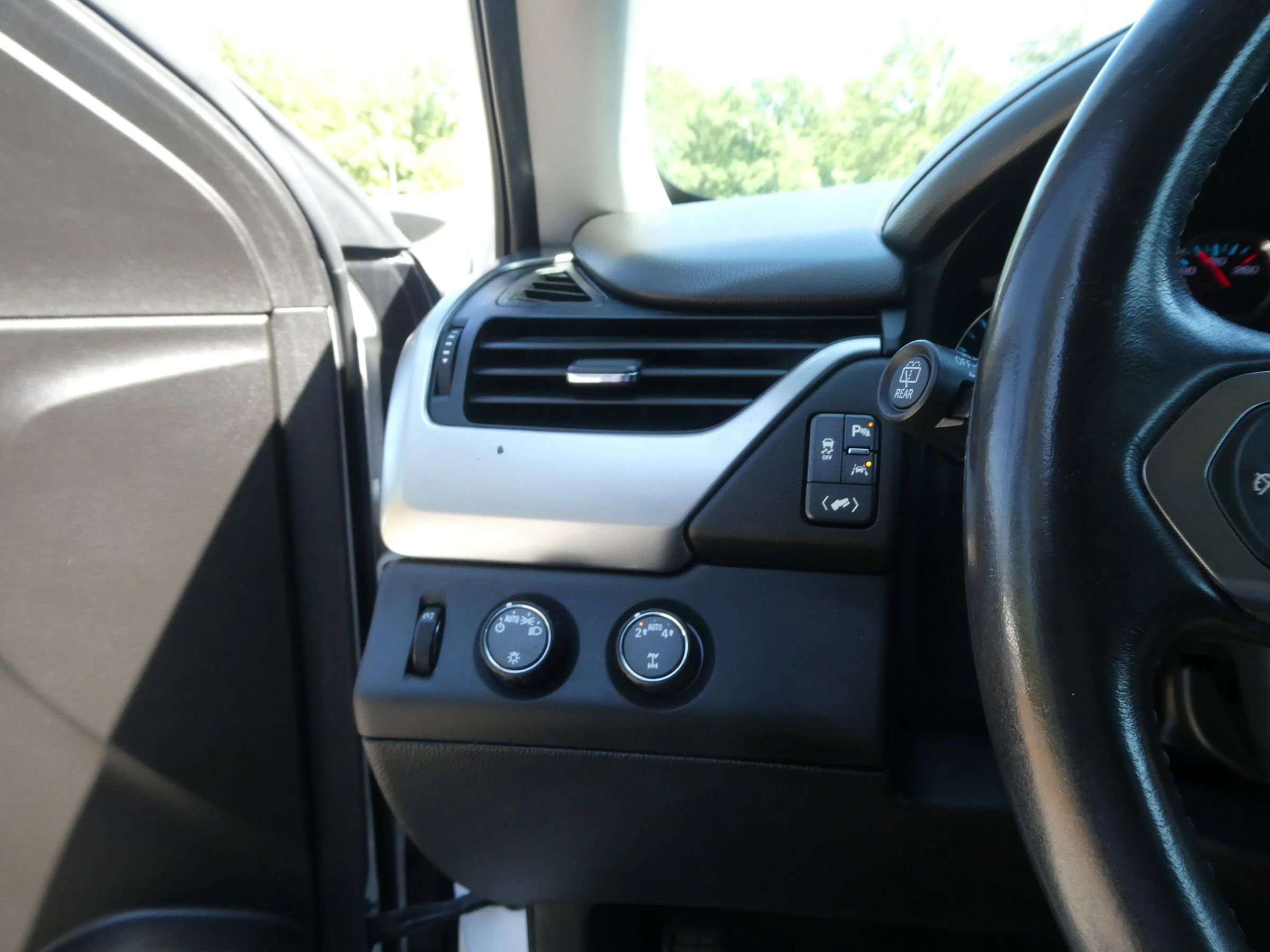 Used 2020 Chevrolet Suburban LT AWD/4WD image 15