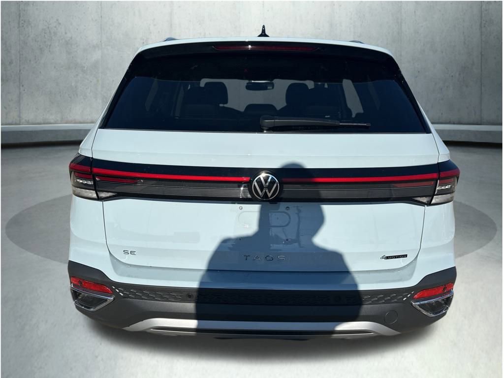 New 2026 Volkswagen Taos SE image 4