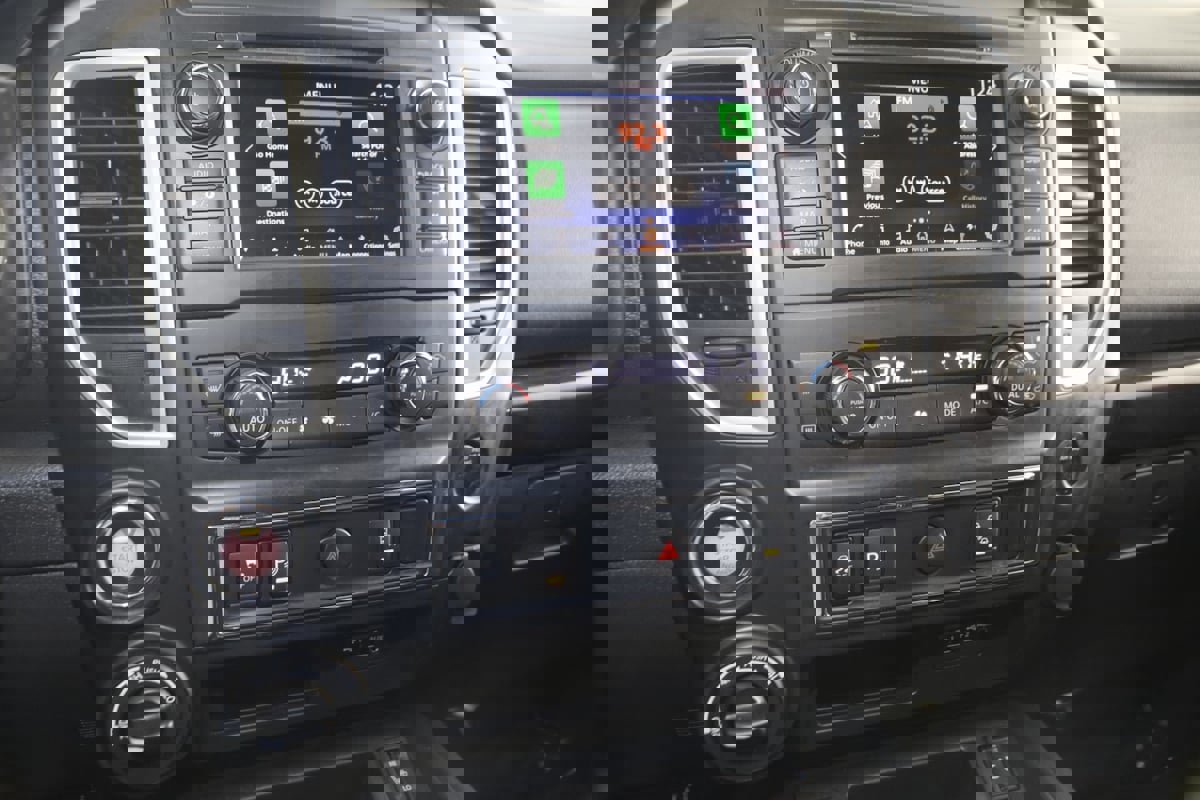 Used 2019 Nissan Titan SV w/ SV Convenience Package image 30