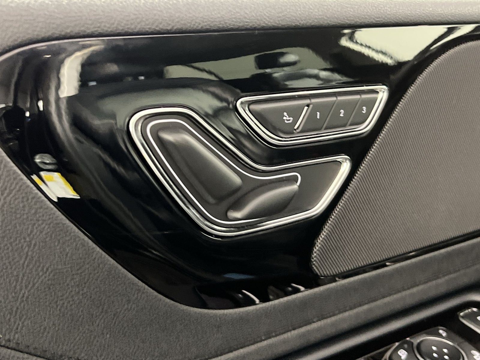Used 2025 Lincoln Aviator AWD image 34