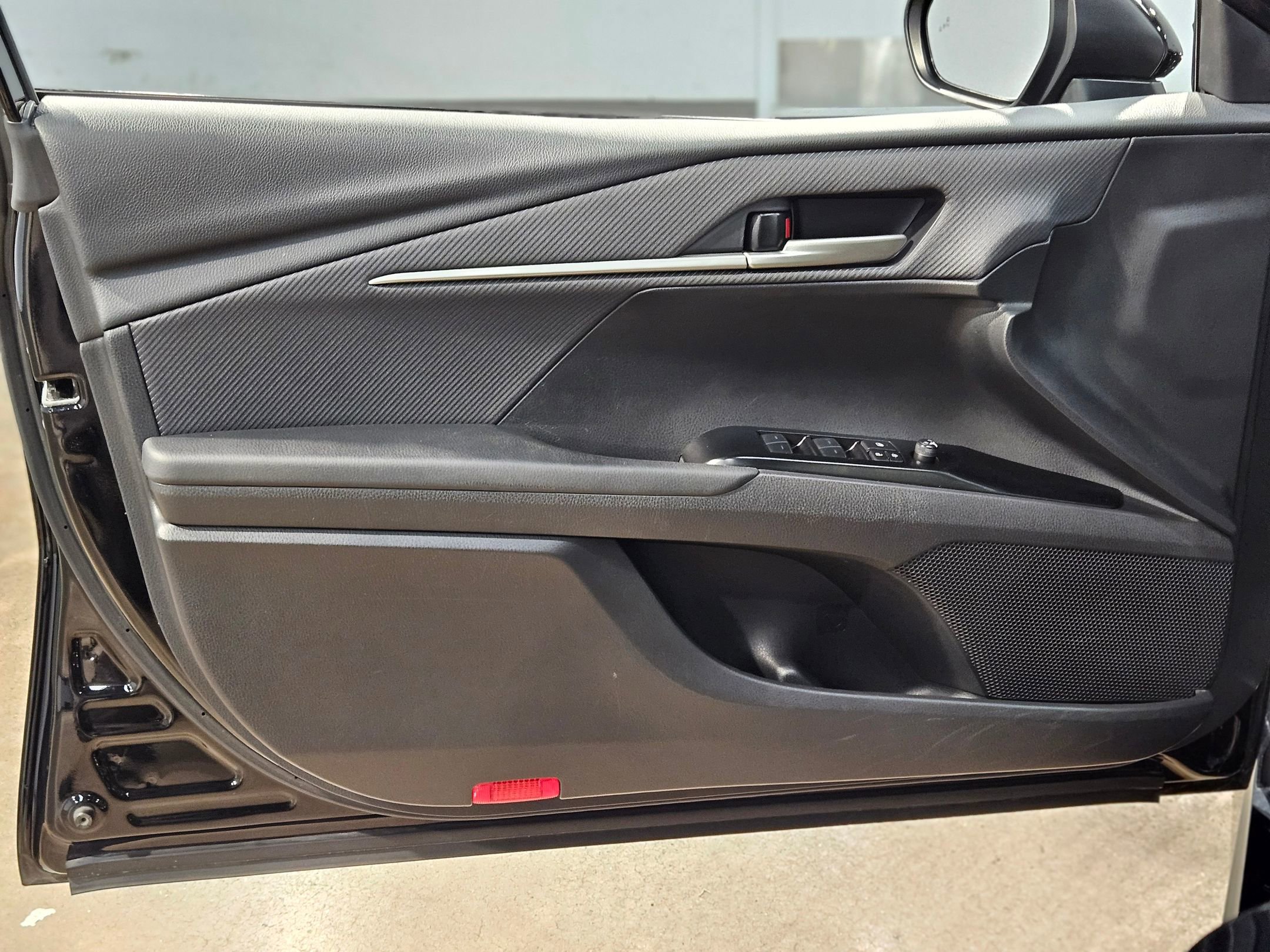 Used 2025 Toyota Camry SE image 20