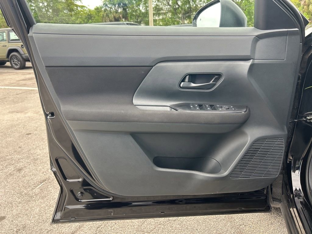 Used 2025 Nissan Kicks S image 31