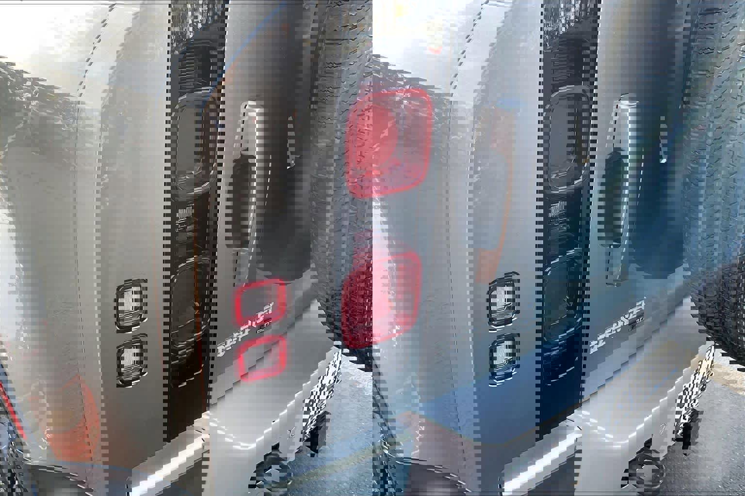 Used 2023 Land Rover Defender 110 SE image 31