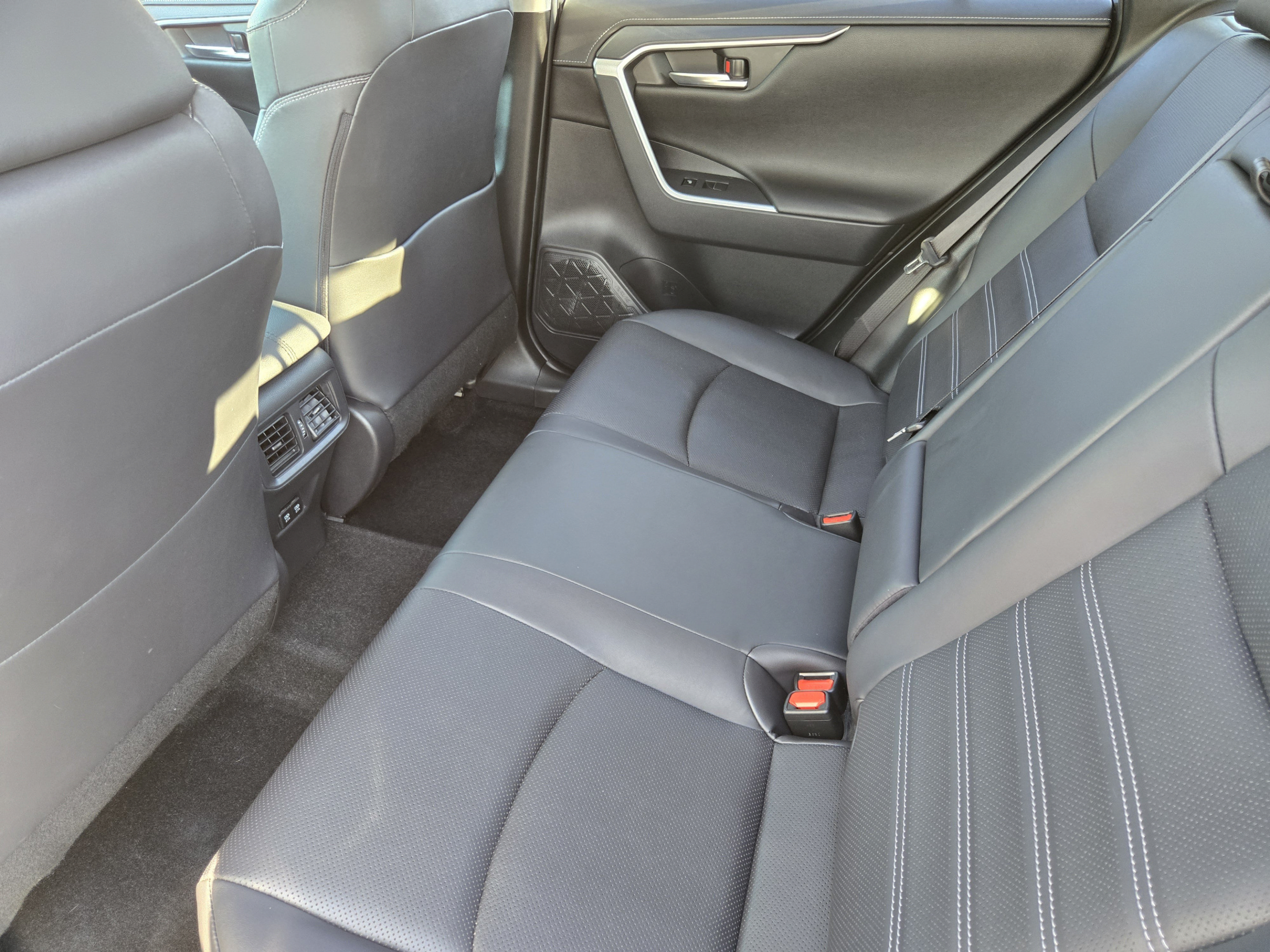 Used 2019 Toyota RAV4 Limited w/ Advanced Technology Package AWD/4WD image 28