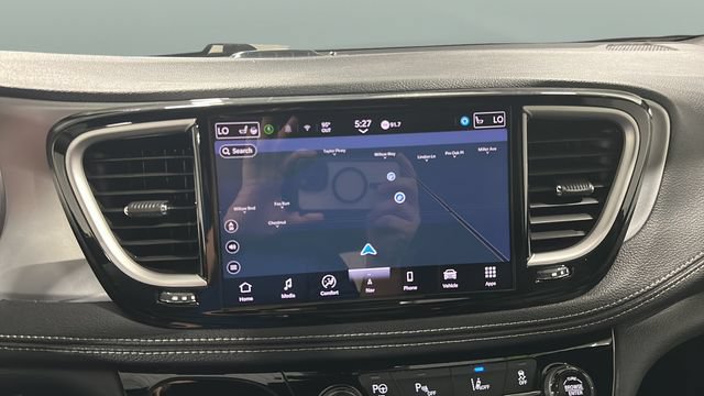 Used 2024 Chrysler Pacifica Limited FWD image 16