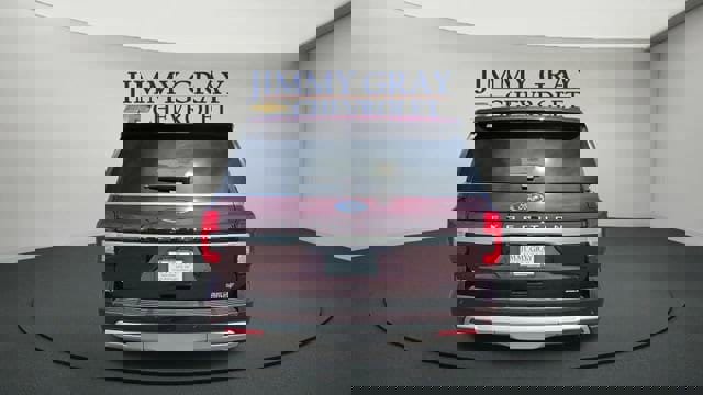 Used 2023 Ford Expedition XLT image 4
