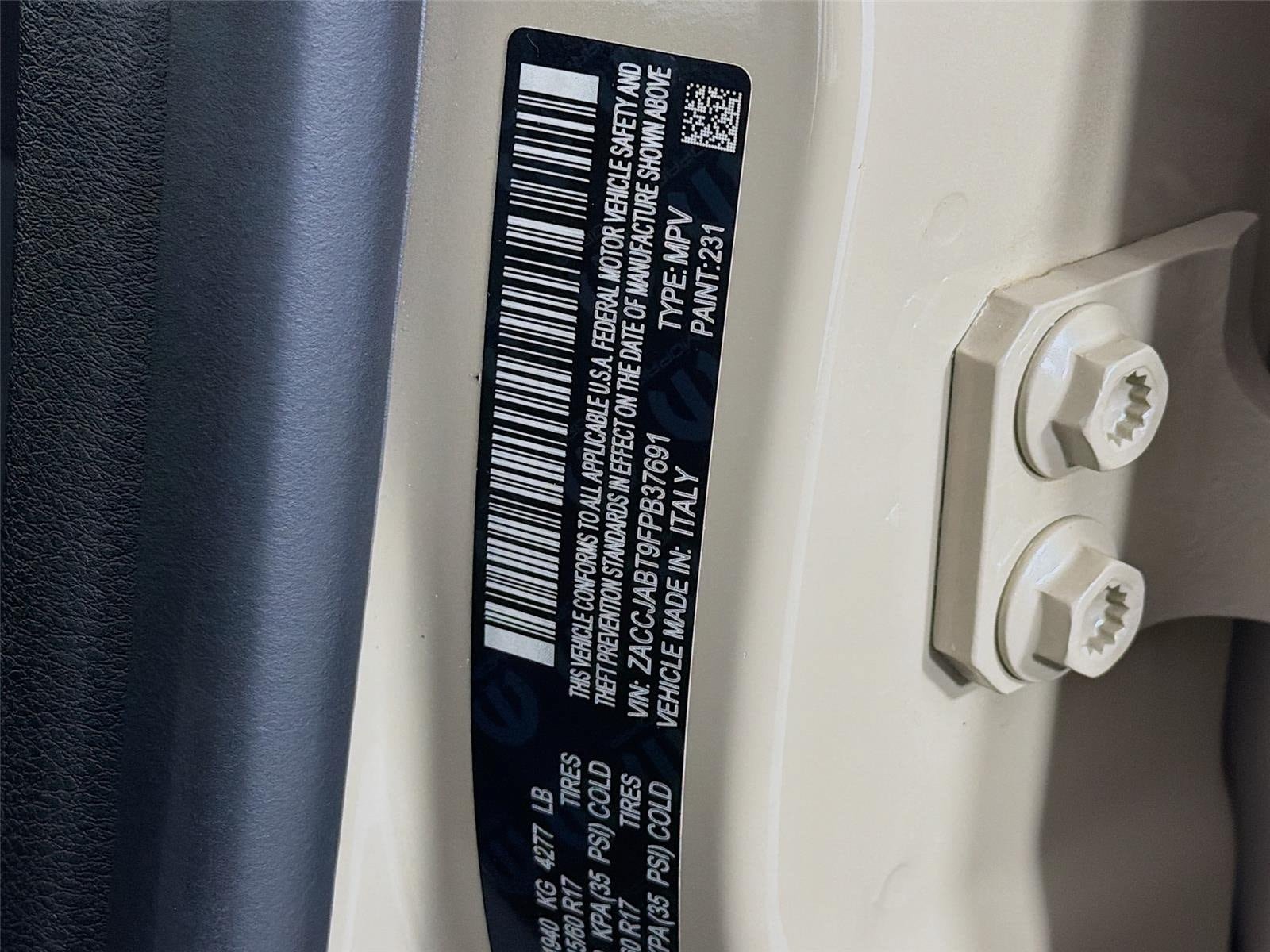 Used 2015 Jeep Renegade Latitude FWD image 28