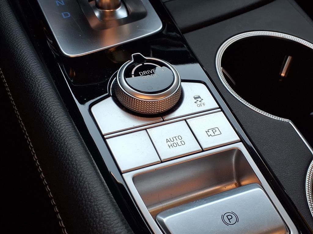 Used 2023 Genesis G70 2.0T image 14