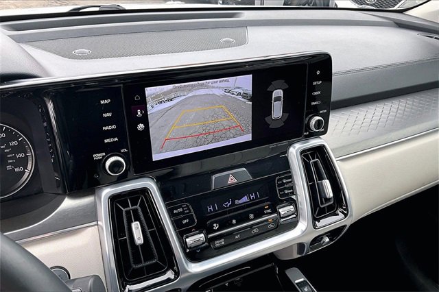 Certified 2022 Kia Sorento SX w/ Panoramic Sunroof Package image 19