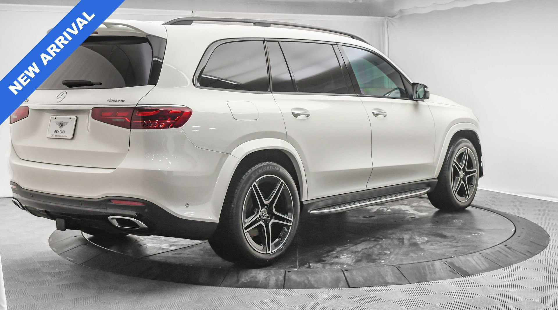 Used 2025 Mercedes-Benz GLS 450 4MATIC image 10