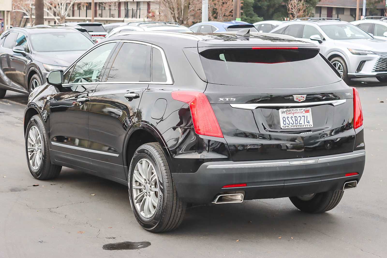 Used 2017 Cadillac XT5 Luxury w/ Driver Awareness Package image 2