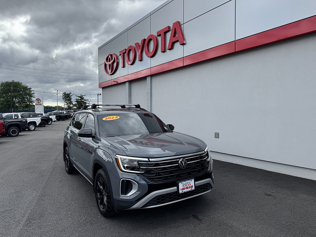 Used 2024 Volkswagen Atlas Peak Edition SE AWD/4WD image 1