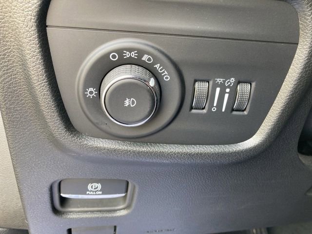 Used 2025 Jeep Grand Cherokee L Limited w/ Black Appearance Package AWD/4WD image 24