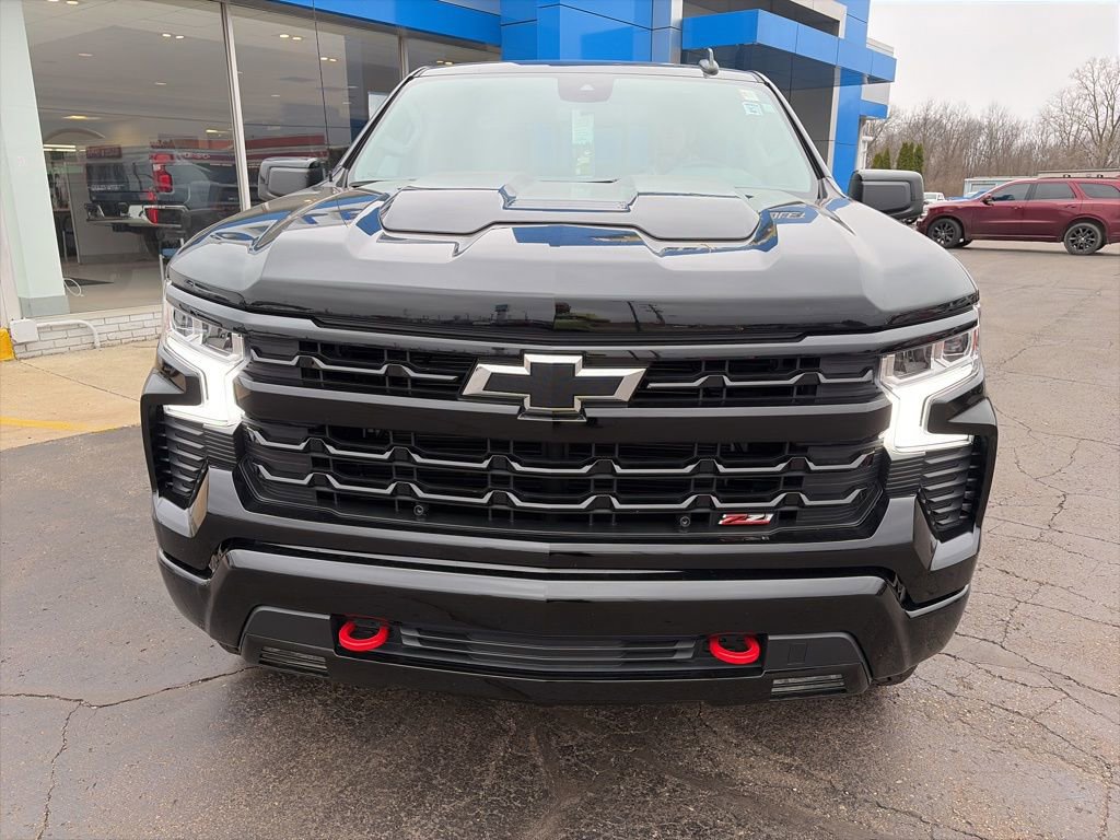 Used 2025 Chevrolet Silverado 1500 LT Trail Boss w/ Convenience Package II AWD/4WD image 4