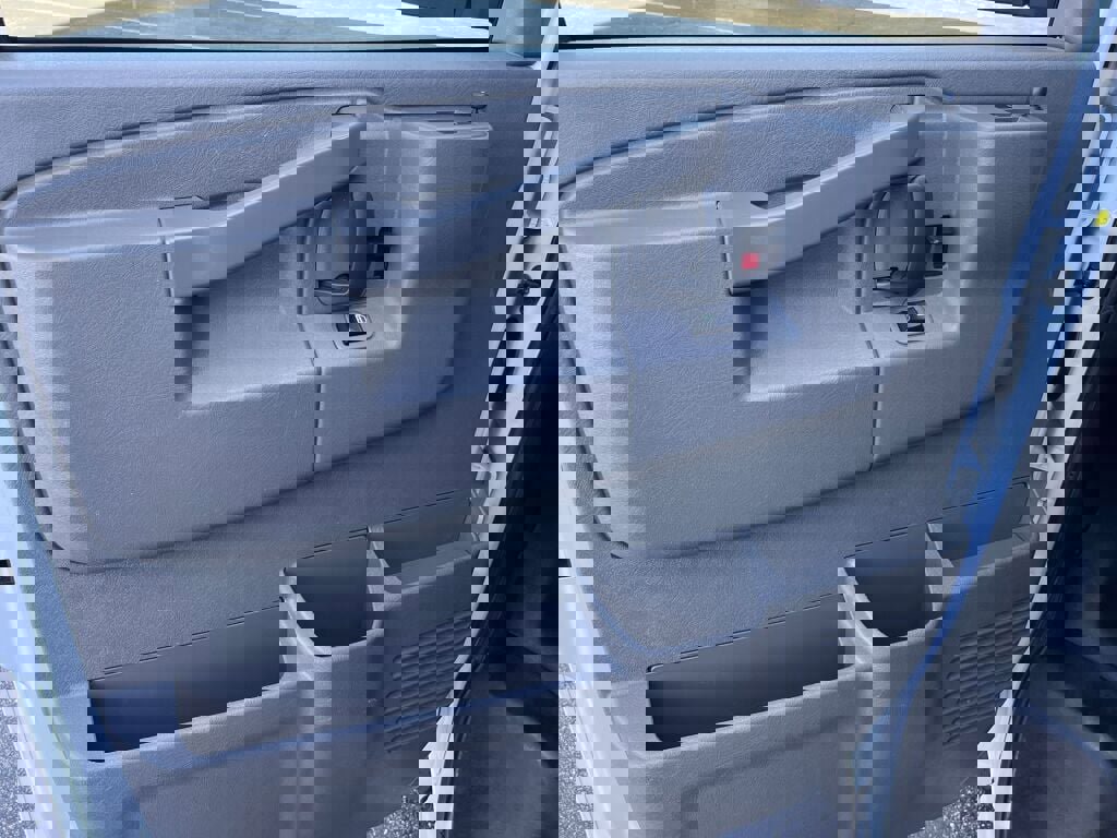 Used 2023 Chevrolet Express 2500 Extended image 11