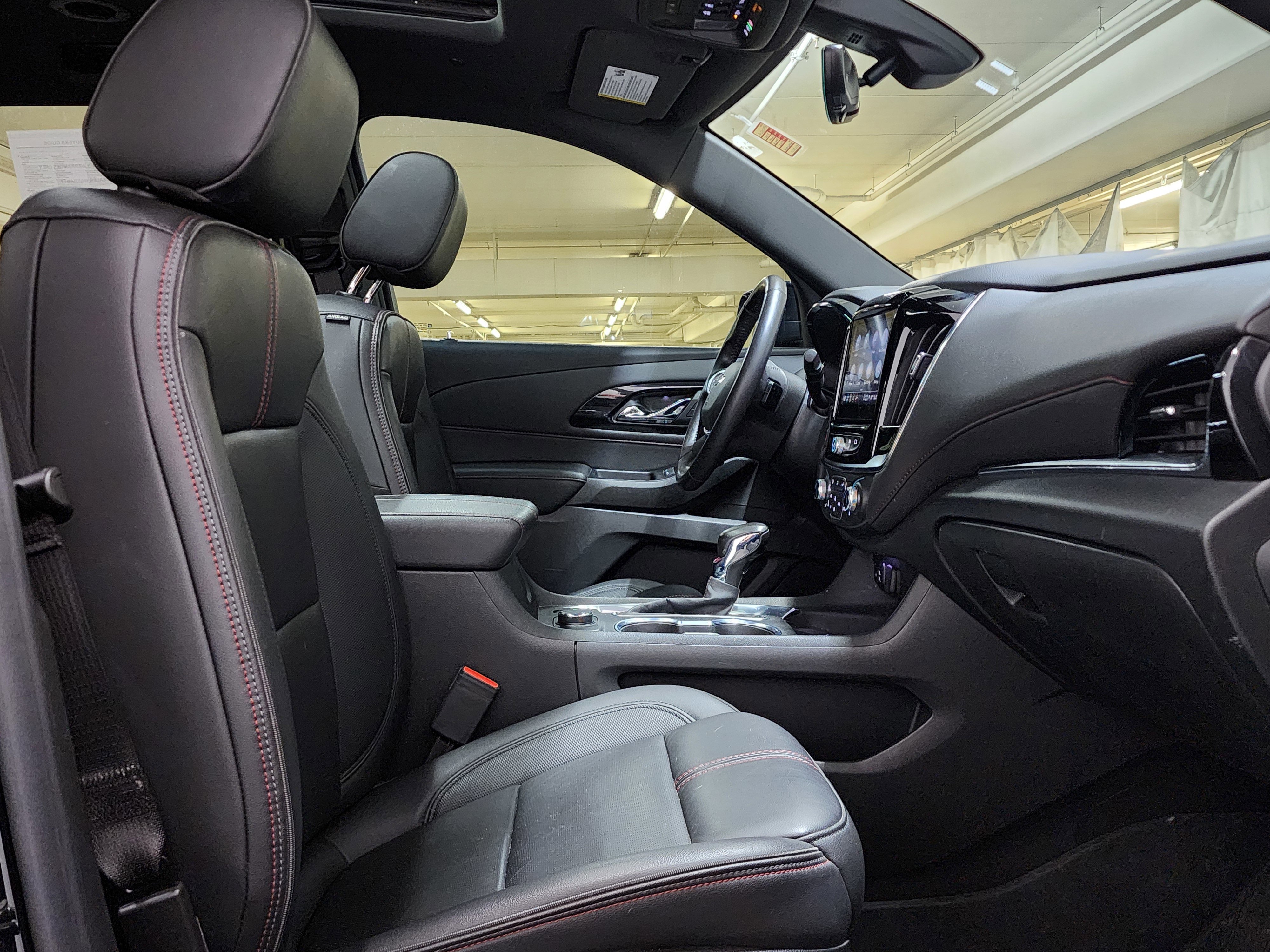 Used 2022 Chevrolet Traverse RS image 25