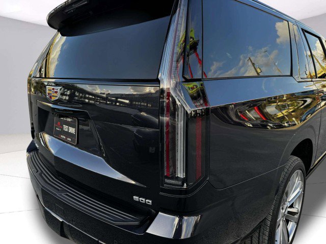 Used 2025 Cadillac Escalade ESV Sport w/ Touring Package image 14