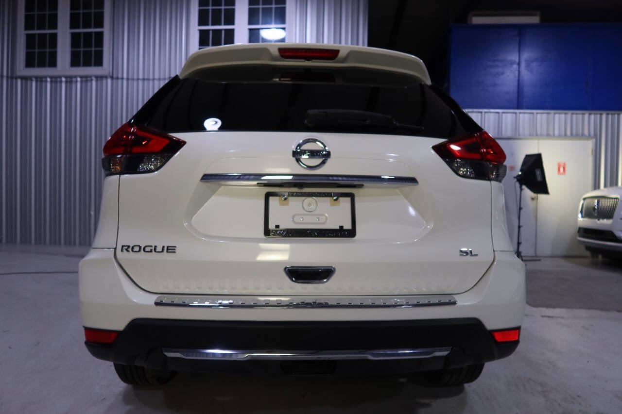 Used 2017 Nissan Rogue SL w/ SL Premium Package image 4