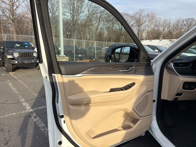 Certified 2022 Jeep Grand Cherokee Limited image 36