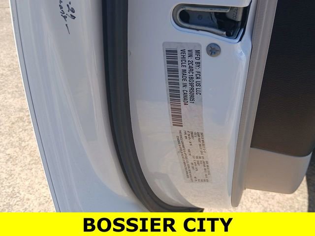 Used 2023 Chrysler Pacifica Touring-L image 33