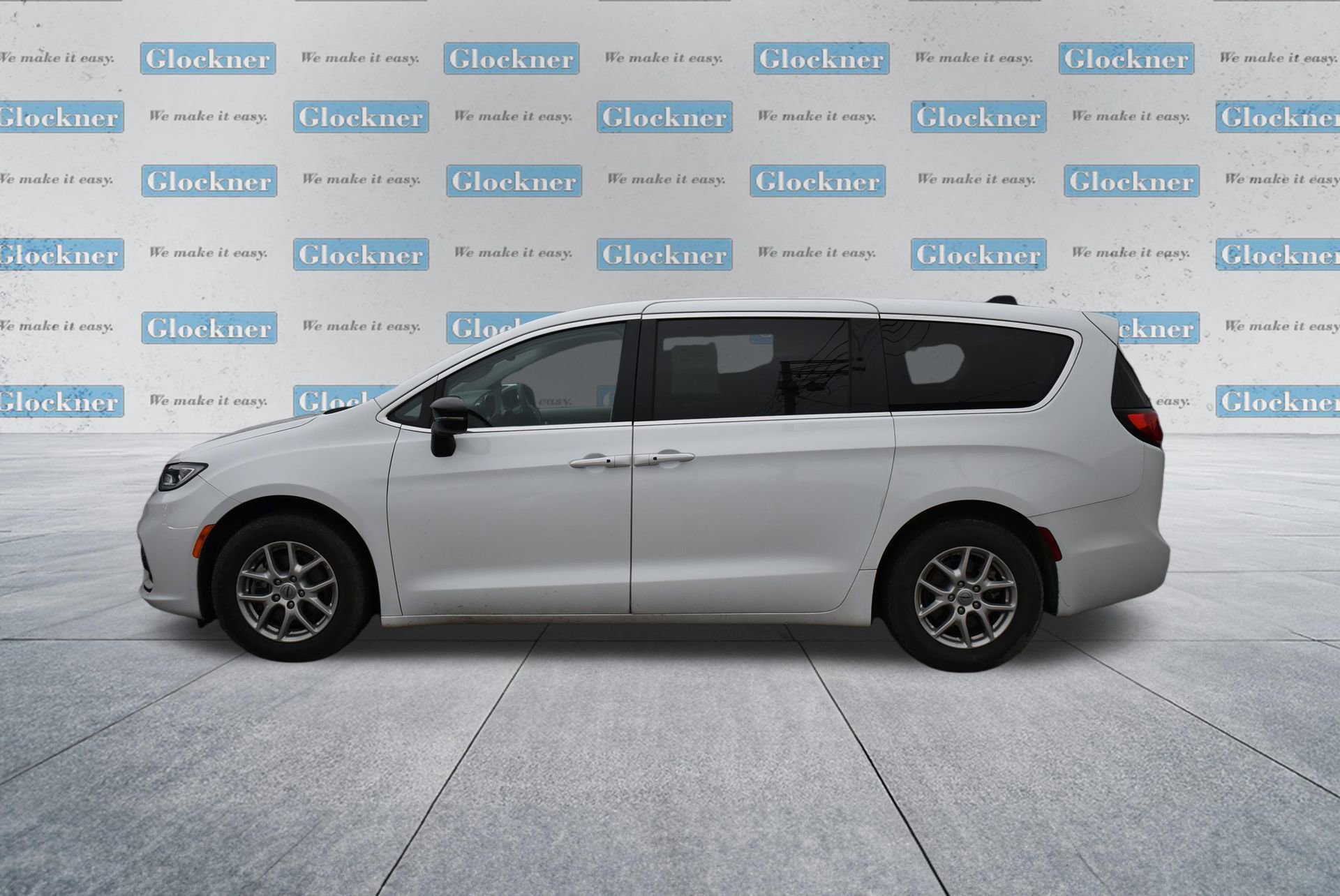Used 2024 Chrysler Pacifica Touring-L image 10