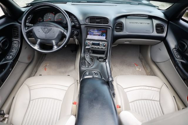 Used 2001 Chevrolet Corvette Convertible w/ Preferred Equipment Group2 RWD image 2