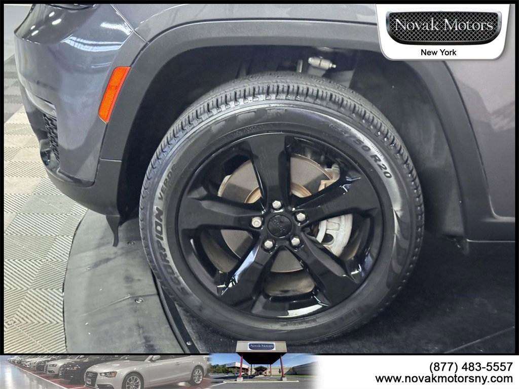 Used 2022 Jeep Grand Cherokee L Limited w/ Black Appearance Package image 5