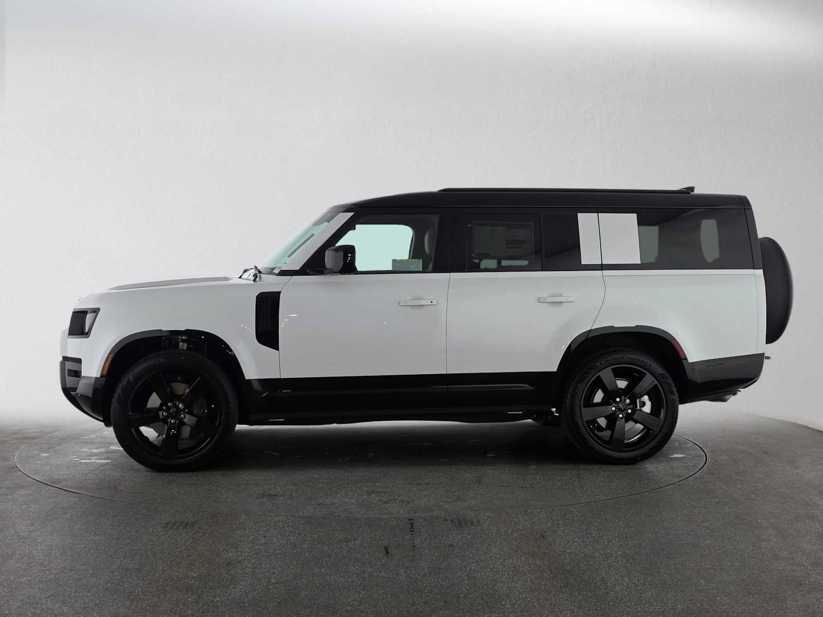 New 2026 Land Rover Defender 130 X-Dynamic SE AWD/4WD image 2