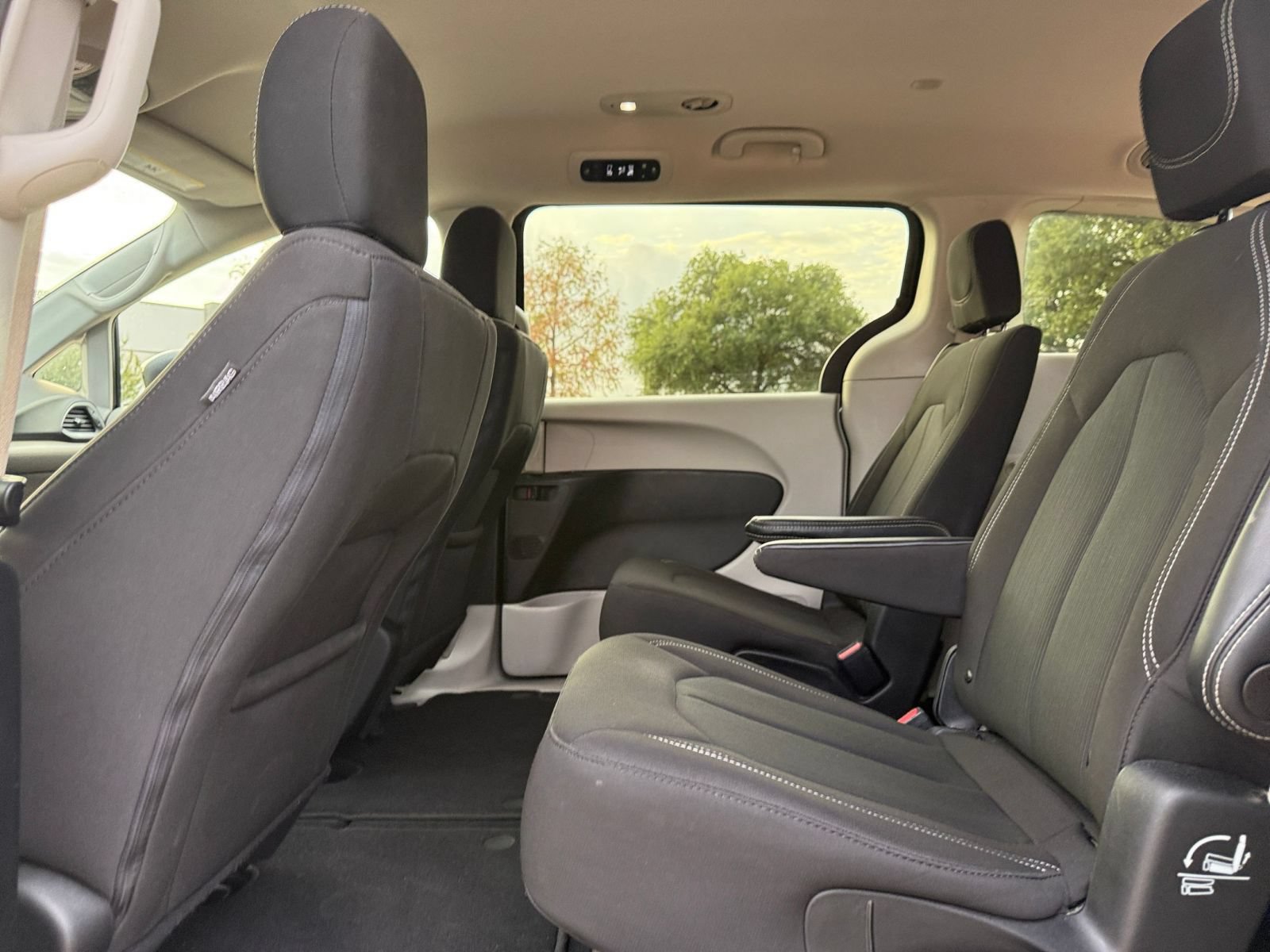 Used 2023 Chrysler Voyager LX FWD image 26