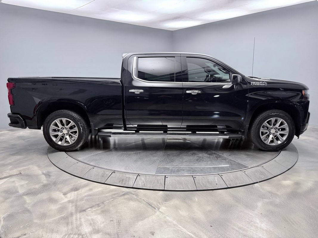 Used 2021 Chevrolet Silverado 1500 High Country w/ Technology Package AWD/4WD image 4