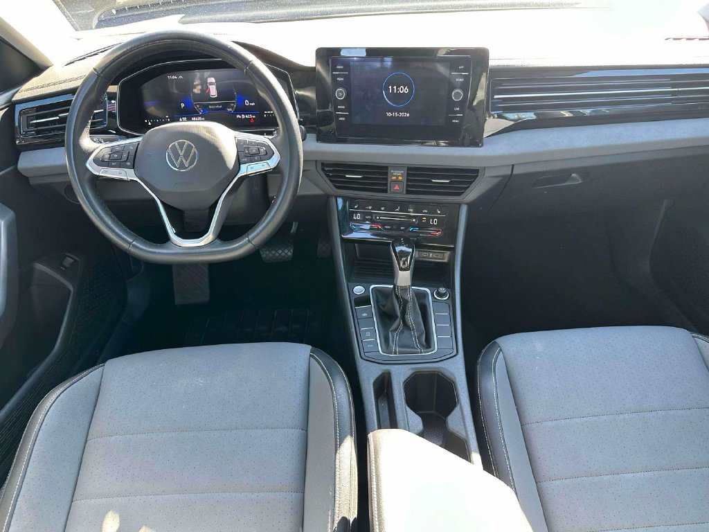 Used 2025 Volkswagen Jetta SE FWD image 12