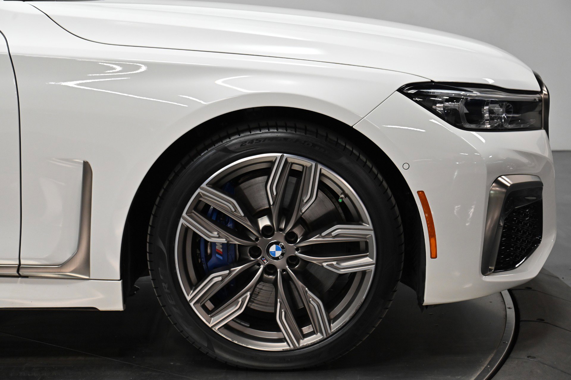 Used 2022 BMW M760i xDrive w/ Luxury Rear Seating Package image 56