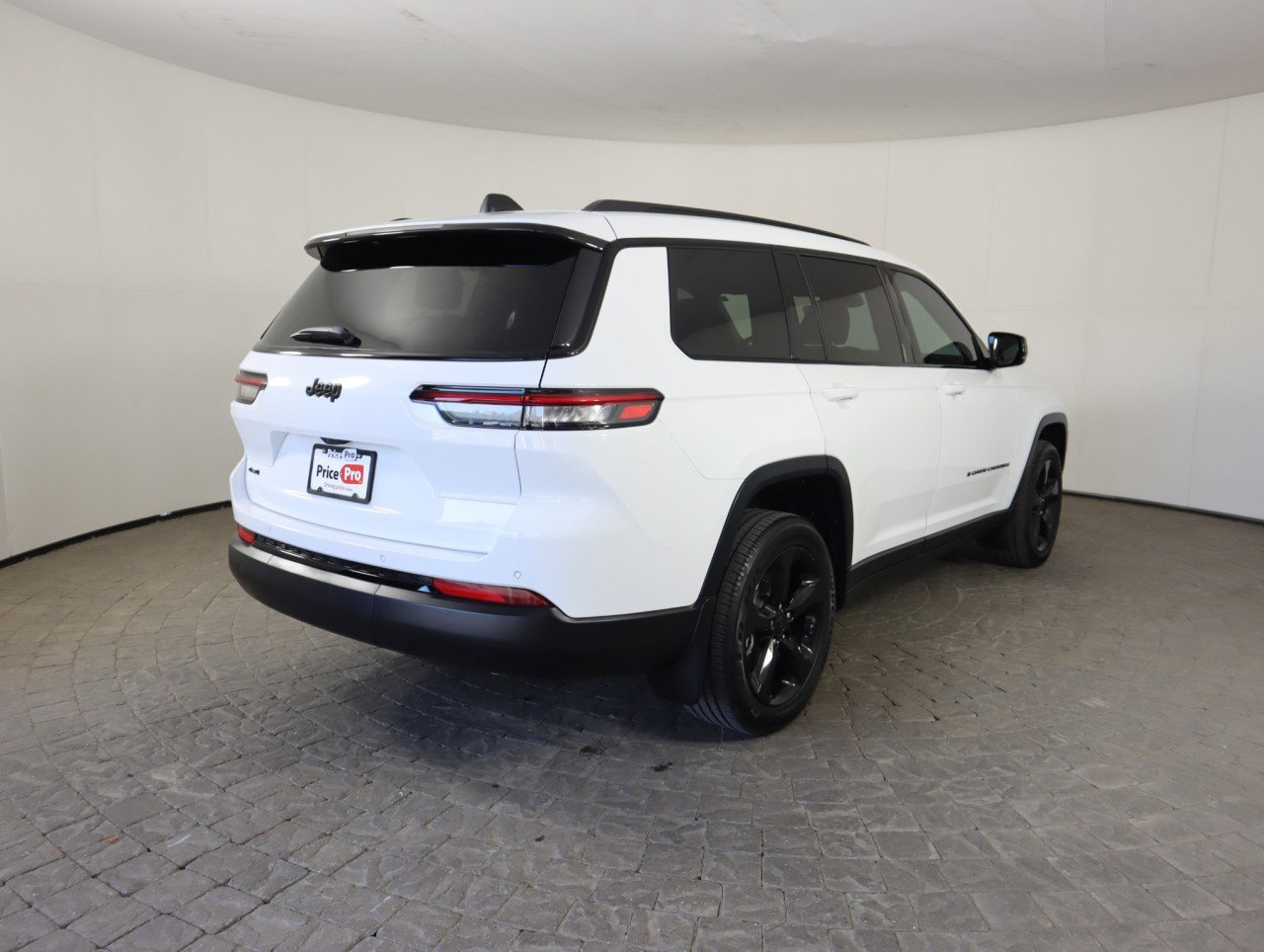 Used 2025 Jeep Grand Cherokee L Altitude image 8