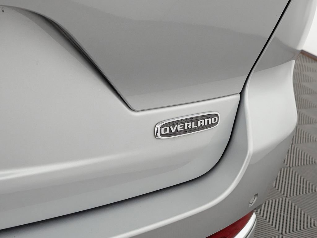 Used 2022 Jeep Grand Cherokee Overland w/ Adv Protech Group III image 12