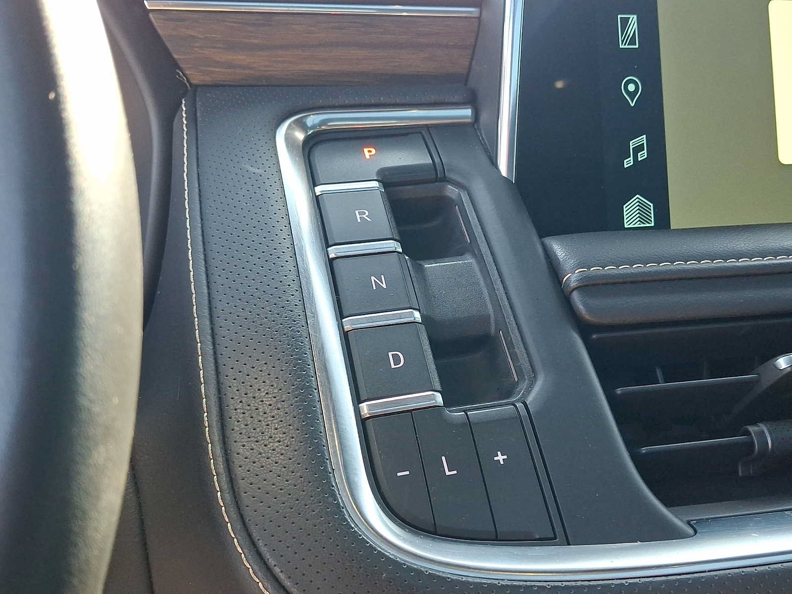 Used 2023 Chevrolet Tahoe Premier AWD/4WD image 16