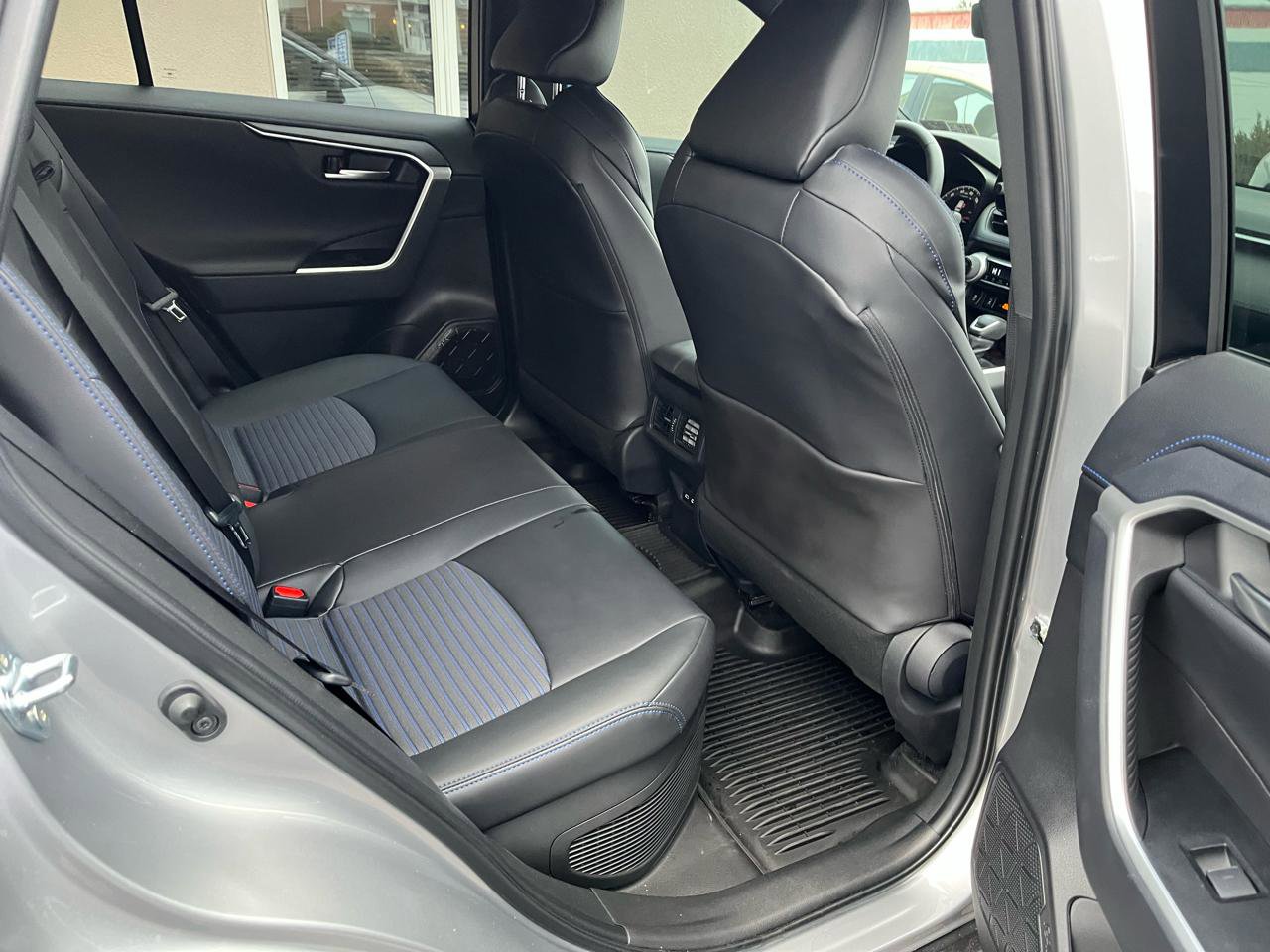 Used 2025 Toyota RAV4 XSE w/ Weather Package image 33