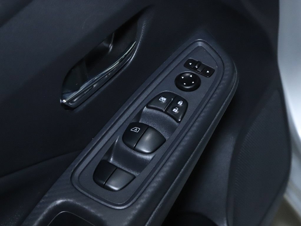 Used 2025 Nissan Versa SV FWD image 16