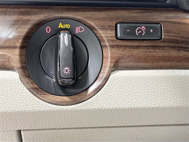 Used 2020 Volkswagen Passat 2.0T SEL image 12