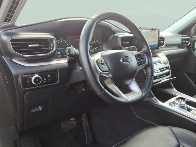 Used 2023 Ford Explorer XLT w/ Equipment Group 202A AWD/4WD image 13