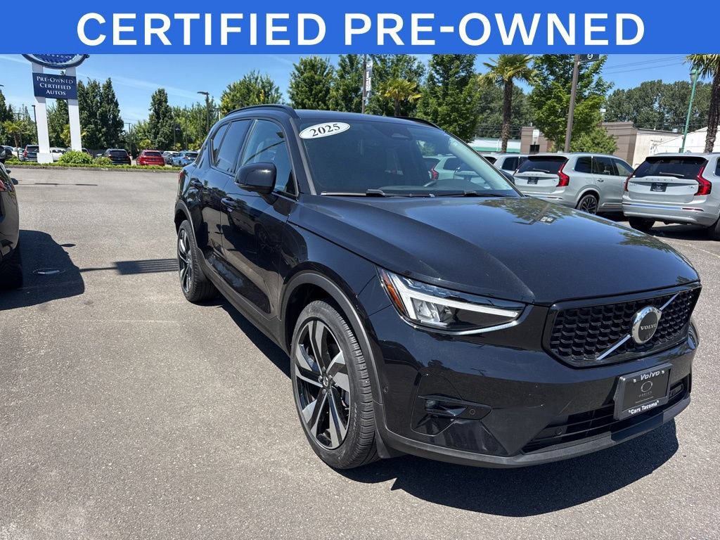 Certified 2025 Volvo XC40 B5 Plus AWD/4WD image 8
